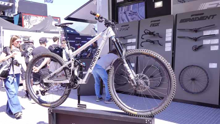 Gefräst statt geschweißt: Das Atherton S.170 zeigt mit CNC-Muffen und verklebter Konstruktion eine der spannendsten Fertigungstechnologien im MTB-Bau.