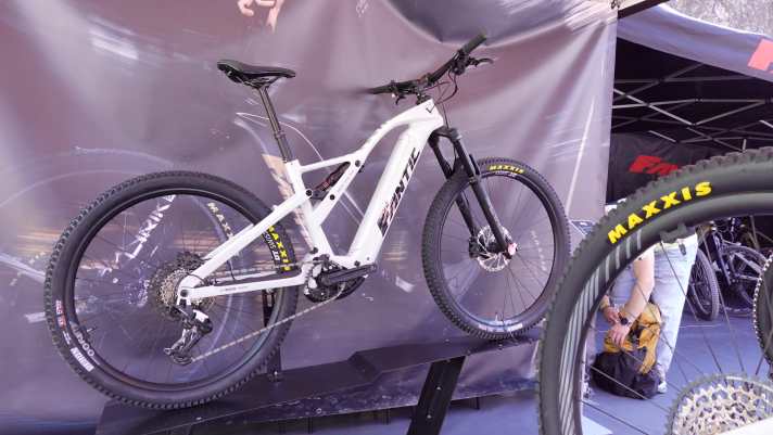 Vollcarbon, 160 mm Federweg und Bosch-CX-Gen5: Das neue Fantic Sierra will auf anspruchsvollen Trails glänzen.
