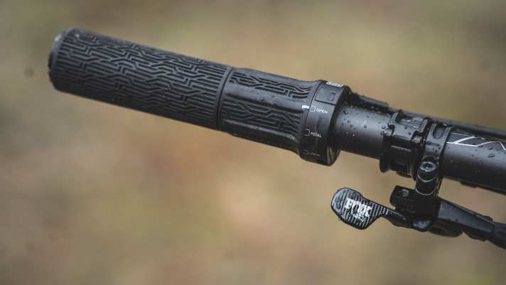 Den dreistufigen Fahrwerkslockout könnte man sich am Yeti ASR eigentlich sparen. Das Racebike kommt äußerst antriebsneutral daher.