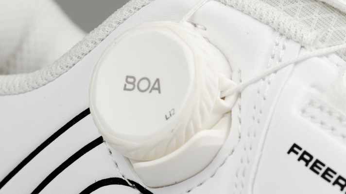 With the Boa Li2 fastener, you can adjust the shoe tighter and wider with millimetre precision.