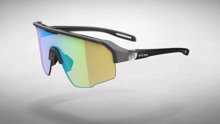 In addition to choosing the right size, various adjustments can be made to optimise the individual fit. These include, for example, adjustable nose pads and temples.