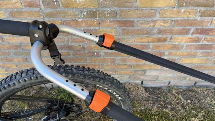 The length of the drawbar can also be easily adjusted with a snap lock.