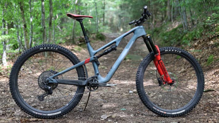 The Roval Traverse SL II wheelset has to perform its endurance test in this Merida One-Forty 6000.