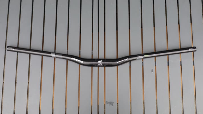 Am Ende des Tests bleibt die Wirkung der Vibrocore-Technik hinter anderen Komfort-Bausteinen zurück. Trotzdem ist der Spank Spike ein top Lenker für Abfahrer.