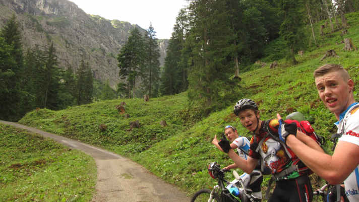 20-year-old archive find from the first time they crossed the Alps together: "Up there?" Tobias Knetsch and Jan Timmermann have tackled many Alpine ramps together with their mates