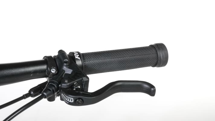 Thin grips and a brake system with adjustable lever width are nice, child-friendly details on the VPace Matti24.