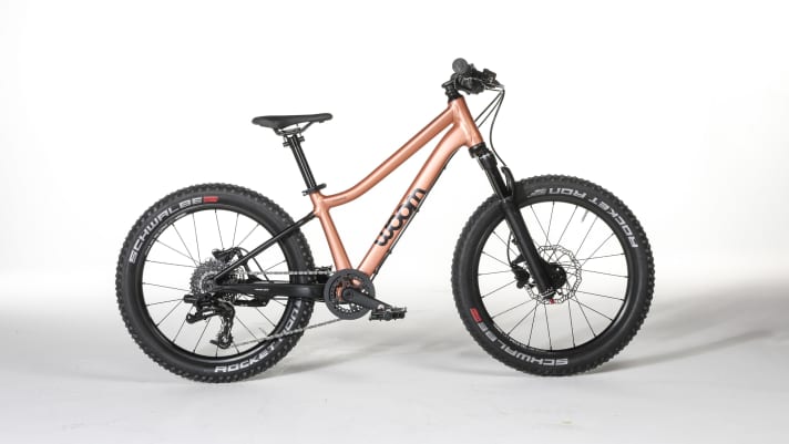 From the disc brakes to the tubeless wheels, no MTB detail has been left out on the Woom Off Air 4.