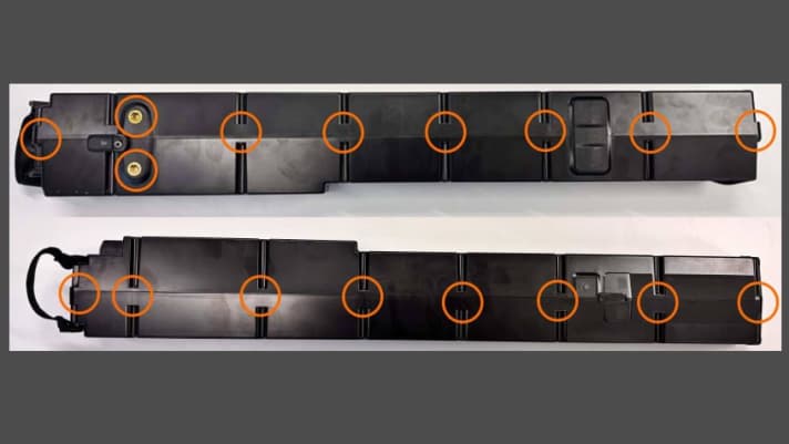 Canyon publishes pictures on its homepage showing the critical points at which the battery needs to be checked.