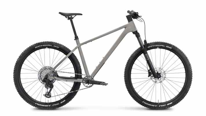 The Rose PDQ AL 2 costs 1499 euros, comes with a dropper post and weighs 14.9 kilos.