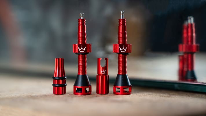 At just 11 grams, the Holeshot Fast Flow valves are among the lightest models in their class.