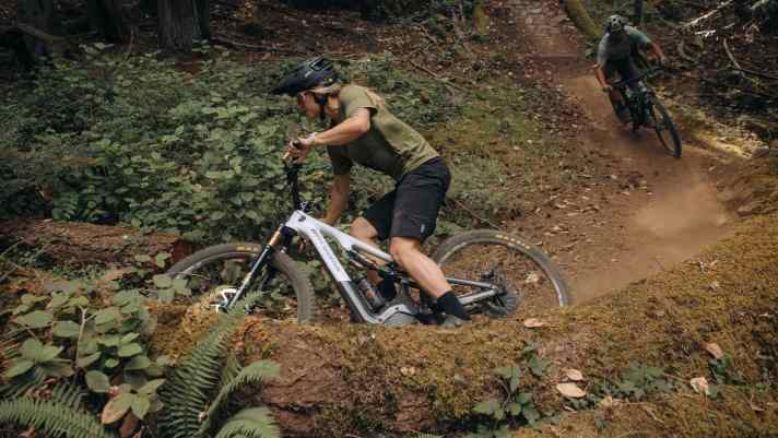 The legendary Northshore trails offer ideal test conditions for the setup of Rocky Mountain engines
