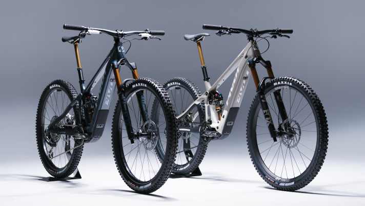 The two colour options of the Pivot Shuttle SL/AM.