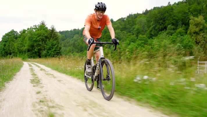 The riding position of the Canyon Grizl convinced us in the test. The range of use extends from short to long tours.