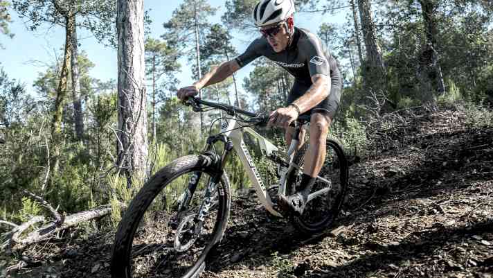 For improved downhill performance, Megamo relies on 120 millimetres of suspension travel and a 65.5 degree head angle.