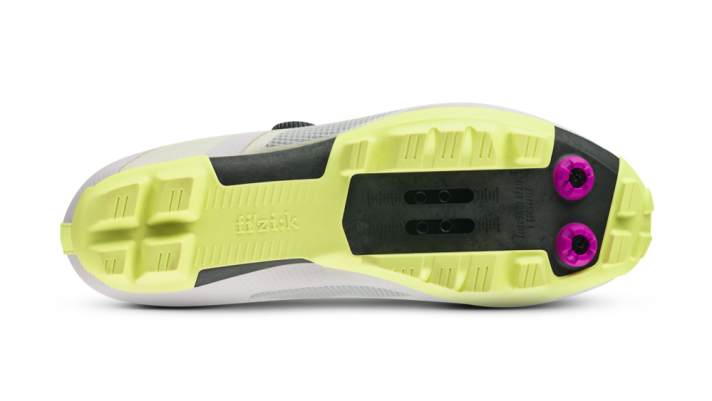 A generous rubber tread on the underside improves grip on the pedals as well as traction on running sections, making the shoe particularly suitable for cyclocross races. | Alice Icardi / Fizik