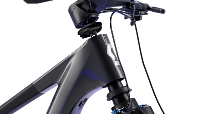 Um das Bike möglichst einfach an die Vorlieben verschiedener Fahrertypen anpassen zu können, besitzt das Voltage einen verstellbaren Winkelsteuersatz. Je nachdem, wie man die ovale Steuersatzschale einsetzt, baut der Lenkwinkel ein Grad steiler oder flacher.