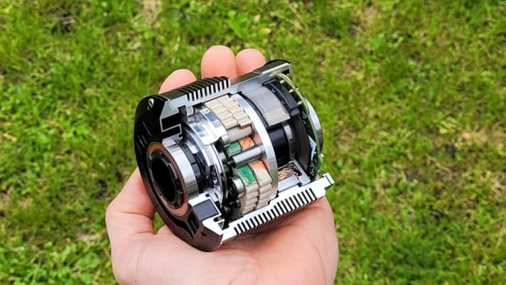 Weighing just 1.2 kilograms and yet delivering up to 50 Newton metres of power: The tiny Mavic X-Trend is still in the development phase, but could also become interesting for lightweight e-mountain bikes in the future.