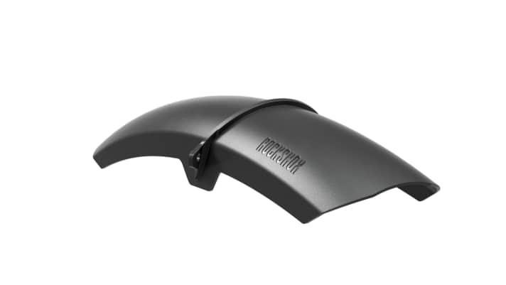 Schutz vor aufspritzendem Schmodder bietet der optional erhältliche und direkt montierbare Fender.