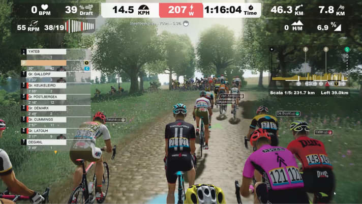 The different groups on the left, power, slipstream and kilometre display at the top, and the stage profile on the right: the riding menu is clear and well structured.