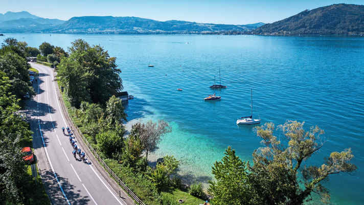 At the King of the Lake, the lakeside road of Lake Attersee in the Salzkammergut becomes a race track