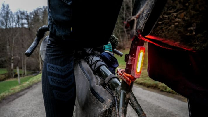 Schon zum eigenen Schutz am besten immer am Rad vorhanden: Stecklichter vorne und hinten