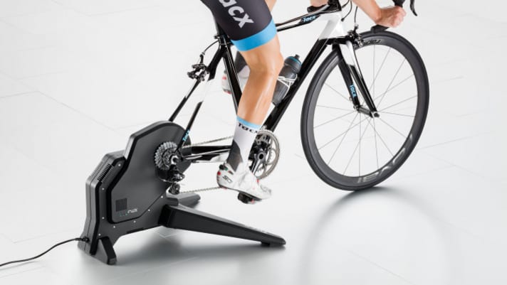 Visuellement très proche du <a href="https://www.tour-magazin.de/kaufberatung/rollentrainer/tacx-flux-rollentrainer-im-test/" target="_blank" rel="noopener noreferrer">modèle précédent</a>, Tacx a mis le paquet sur le Flux Smart 2 en termes de performances.