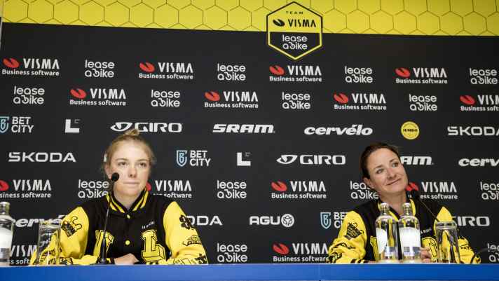 Talent and mentor: Fem van Empel at the press conference ahead of the Tour of Flanders 2024 with Marianne Vos