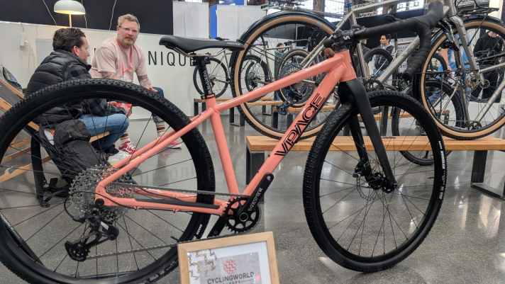 Einen ersten Blick auf das neue VPACE Michl konnten wir auf der Cyclingworld in Düsseldorf erhaschen. Frische Farbe!