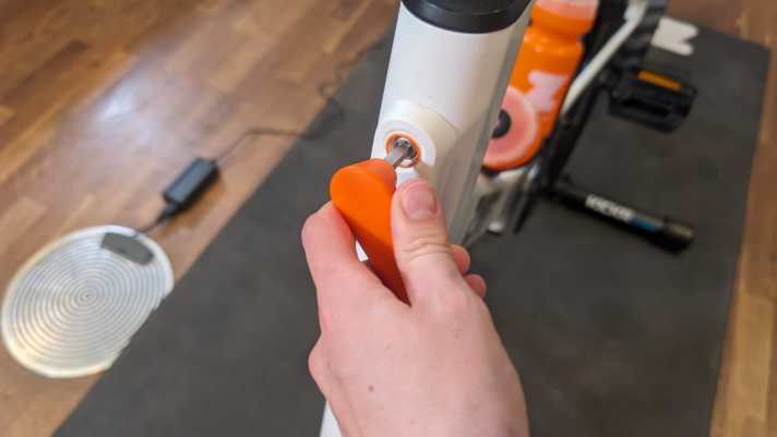 With the frame key, the right Allen key is always to hand and the seat position can be quickly adjusted to suit different people.