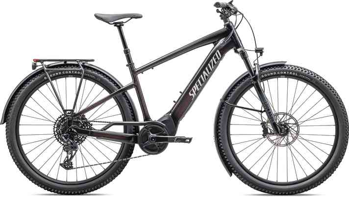 The Specialized Turbo Tero cannot deny its MTB genes. However, with mudguards, lighting system and pannier rack, it is fully suitable for everyday use.