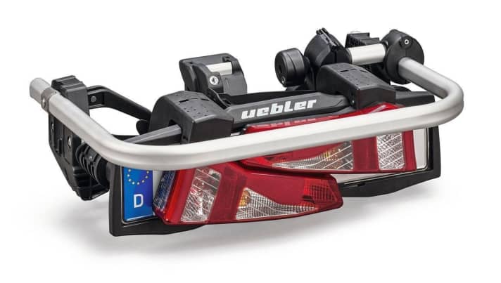    Uebler F14 towbar carrier (worth 369 euros) A bike carrier carries a lot of responsibility. It should transport our favourite item safely from A to B. This is exactly what the single towbar carrier from Uebler can do. With a total weight of 9.9 kilograms, the carrier tops the list of the lightest models. But that's not all: with folding dimensions of just 61 x 20 x 50 centimetres, the Uebler fits into even the smallest basement niche. Its wheel rails offer space for tyres up to 4.5 inches wide.