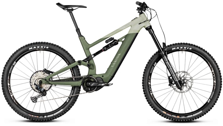 With a lightweight battery, 180 millimetres of travel and downhill geometry, the Canyon Torque:ON is ready for a riot. Big drops, jumps and bike park - no problem at all. The price is very fair at 4799 euros. Absolutely not suitable for beginners!