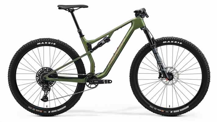 The Merida Ninety-Six combines a cross-country fork with all-mountain tyres and thus moves away from racing.