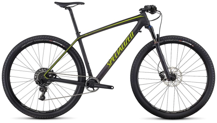   Das Epic-Hardtail Comp Carbon World Cup wird es in zwei Farbvarianten geben. Preis: 2499 Euro.
