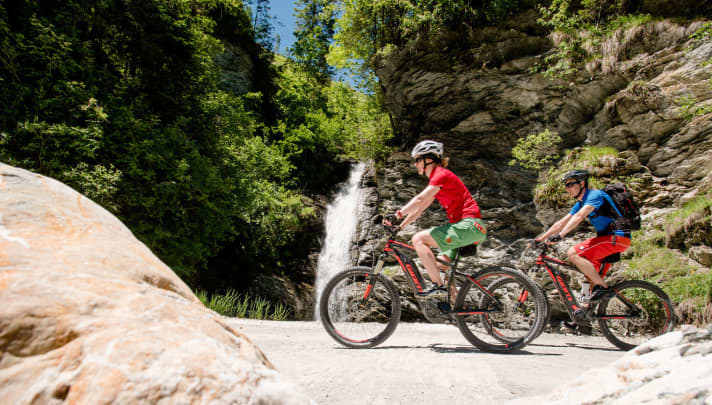   High-quality hire bikes from Giant are available for the taster tours.