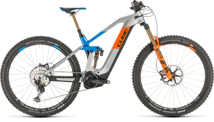   Das Cube Stereo Hybrid 140 HPC Action Team kostet 5999 Euro und federt mit hochwertigem Fox Factory-Fahrwerk, schaltet mit XT 12fach und bremst mit Vierkolbenstoppern, ebenfalls aus Shimanos XT-Serie.