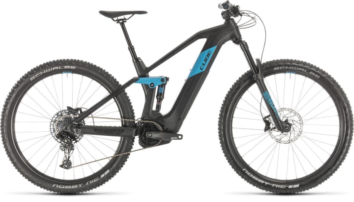   Das Cube Stereo Hybrid 140 HPC Race gibt´s ab 3699 Euro. Ausstattung: Sram 12fach-NX-Eagle, Rockshox-Fahrwerk mit 35-Gabel, Schwalbe Nobby Nic 29 x 2,6 Zoll.
