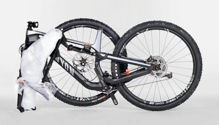 We ordered a Canyon Neuron CF 9.0 from Canyon for the group test.