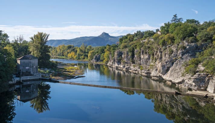 Kurze Begegnung: Unsere Tour 3 begleitet die Ardèche bei Ruoms nur ein kurzes Stück