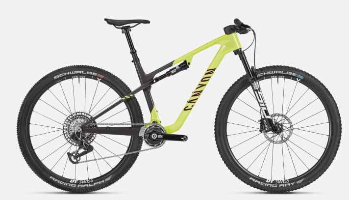 Im Vergleich zu den Fachhandels-Racern ist das Rennpferd aus dem Canyon-Stall geradezu günstig: 7999 Euro kostet das Lux World Cup CFR AXS - und ist dabei überaus erfolgreich im Cross Country World Cup.