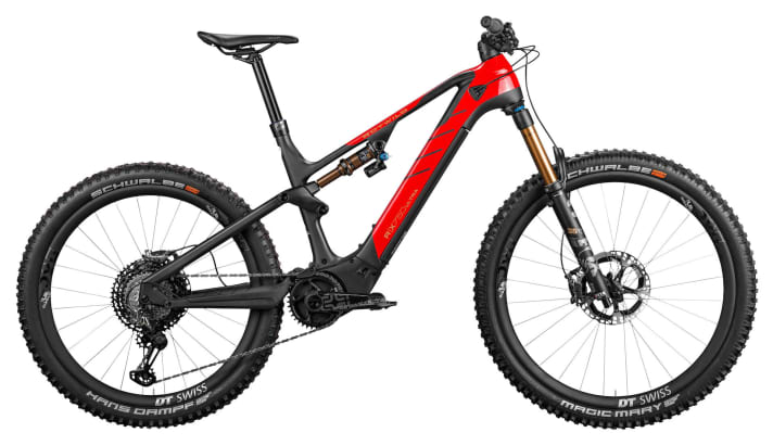   Das R.X 750 Ultra kostet 11499 Euro. Das Chassis soll in Summe 500 Gramm leichter geworden sein. Außerdem neu: Schwalbe-Reifen. Magic Mary vorne, Hans Dampf hinten.