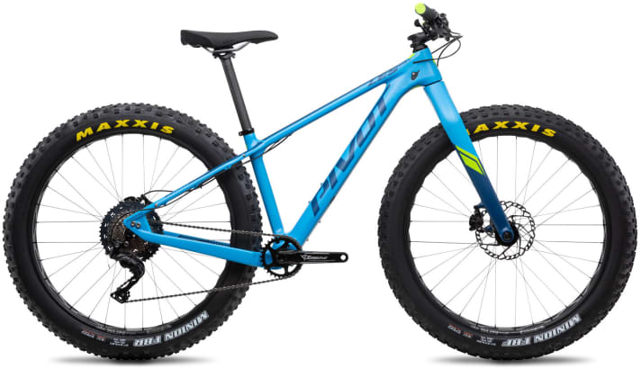 Pure: Pivot Les Fat with rigid fork. The frame kit including fork (both made of carbon) costs 2999 euros.