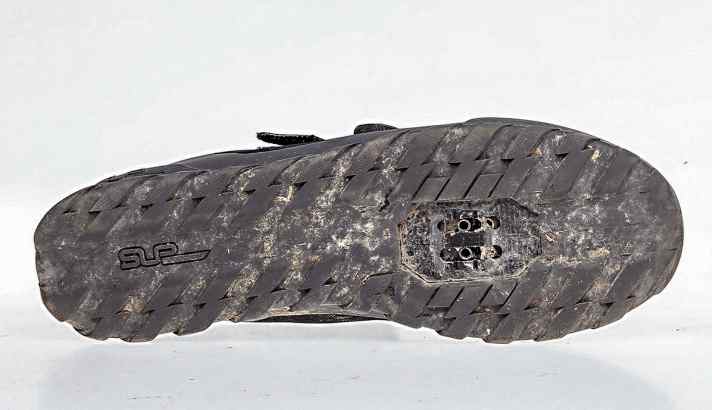 Die SUP Traction Gummimischung bietet Grip, das Profil ist aber nicht optimal gewählt. Kurzer Cleat Kanal