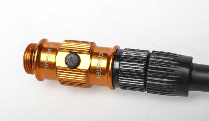 Zum Ventilwechsel muss nur das Pumpenköpfchen gedreht werden