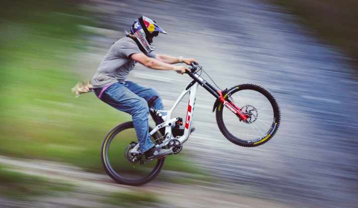 Raw, wild, with a crowbar if necessary. And it has to be done: Brage Vestavik freeriding.