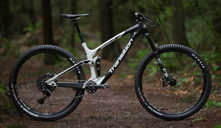   Das neue Smuggler Carbon: Optisch ähnelt das 29er-Trailbike von Transition stark dem großen Bruder Sentinel.