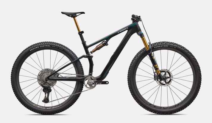 With long suspension elements, the Specialized Epic 8 mutates into an Evo and thus into a sporty trail bike.