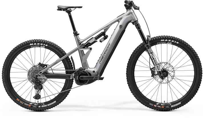 Das Topmodell Merida eOne-Eighty kommt mit Ultimate-Fahrwerk von Rockshox und kostet 7499 Euro.