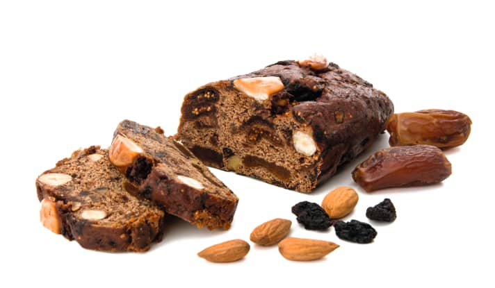 After ovulation, energy expenditure increases. Fruit bread, for example, is then a good snack between meals