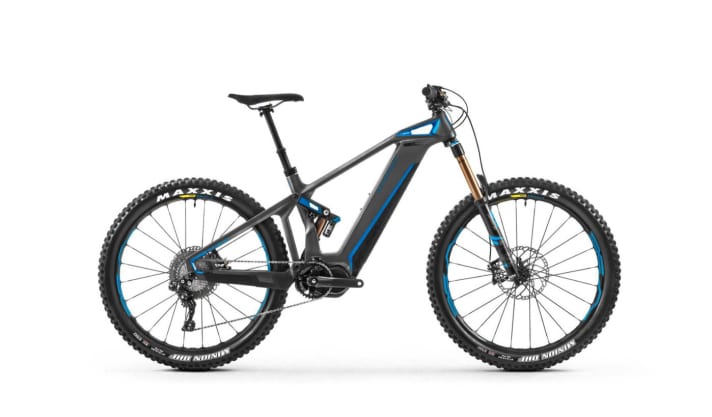   The top model Mondraker e-Crusher RR+ costs 9000 euros and weighs 22.2 kilos.